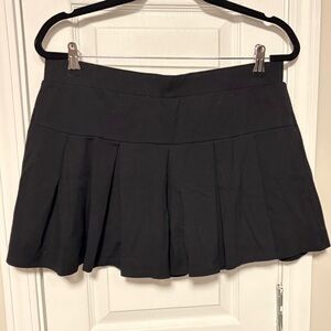 AE black pleated knit skort